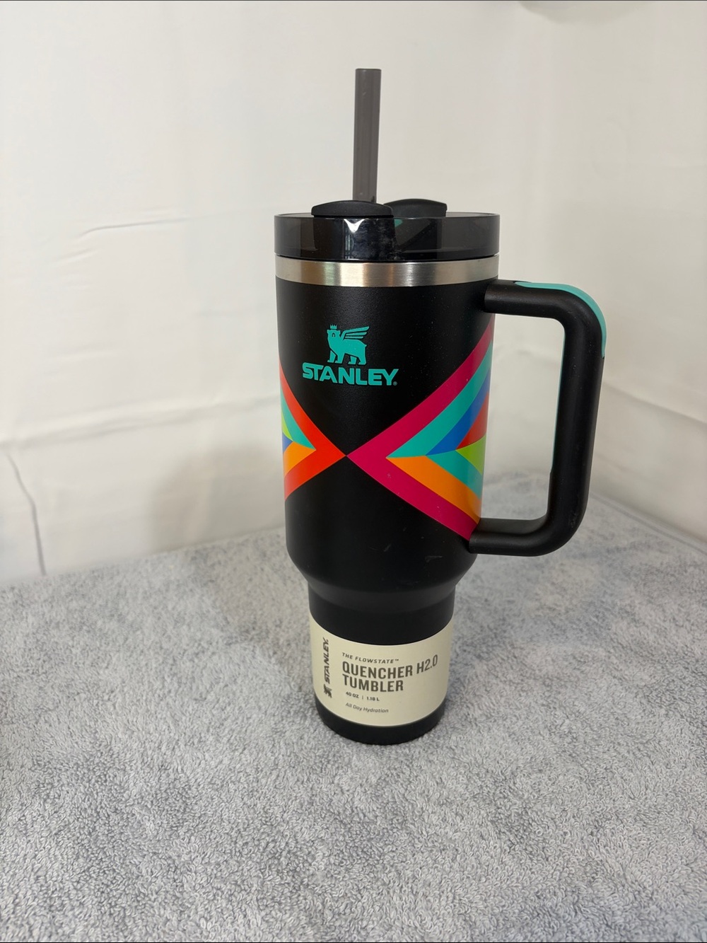 Stanley Quencher H2.0 tumbler Chevron Accents NWT. Some small scratches